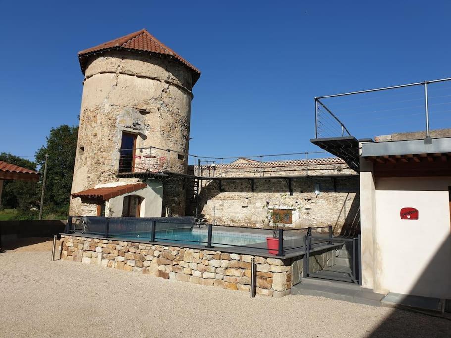 Tour De Charme Atypique Hotel Beauregard-l'Eveque Exterior photo